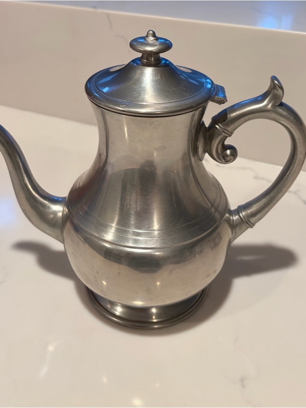 Classic Silver-Tone Metal Coffee/Tea Pot – Polished Silver Finish - Picture 4 of 7